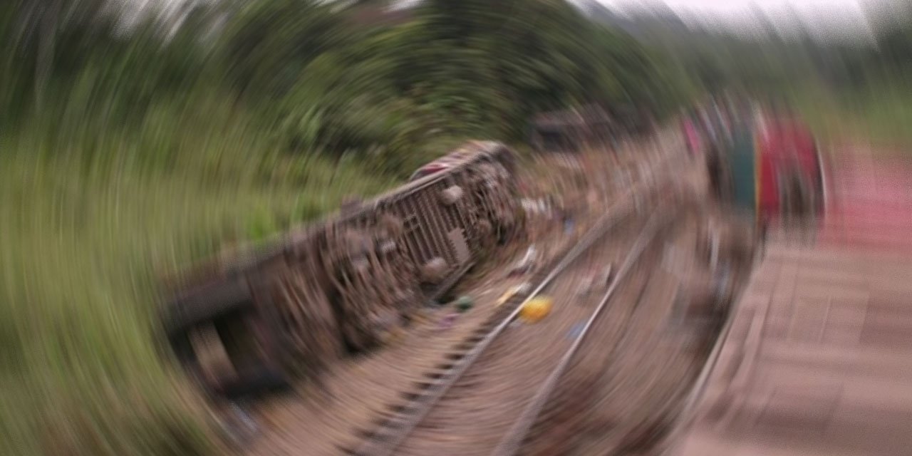 Tren raydan çıktı: 60 kişi öldü, 52 kişi de yaralandı