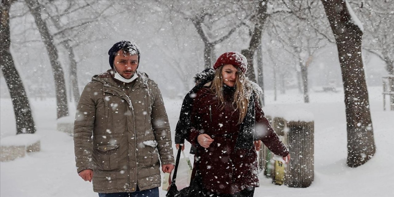 İstanbul'da kar yağışı aralıklarla etkisini sürdürüyor