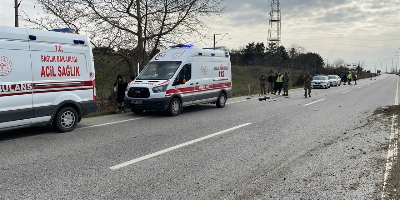 Askeri araç ile TIR çarpıştı: 2 askeri personel yaralandı