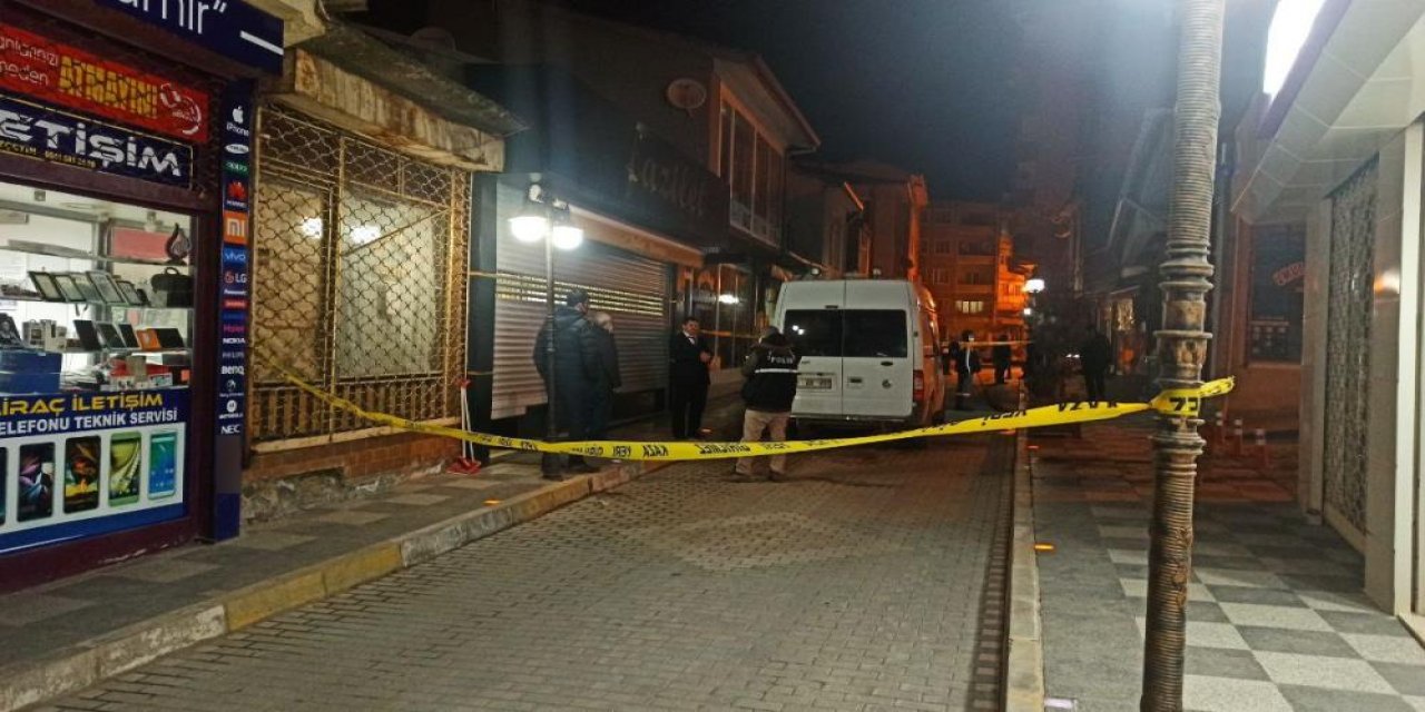 Pompalı tüfekle geldiler, kuyumcuyu soydular