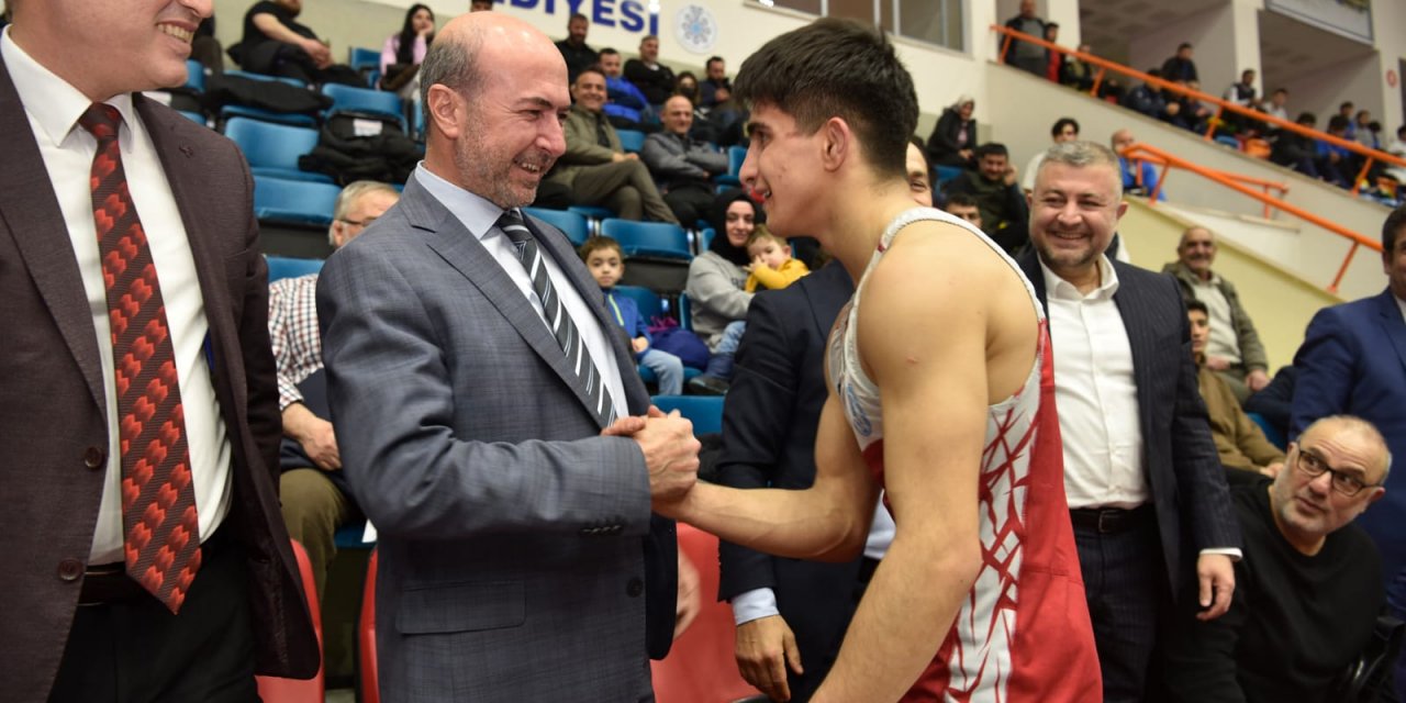 Taşkınoğlu’ndan altın madalya