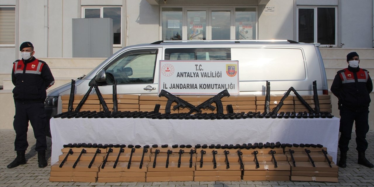 Konya’dan aldıkları tüfekleri, satmaya giderken yakalandılar