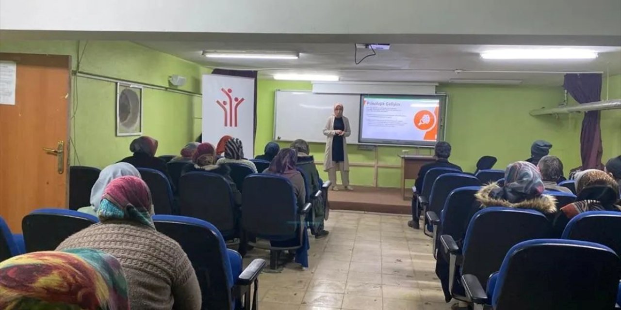 Beyşehir’de öğrenci ve velilere teknoloji bağımlılığı semineri