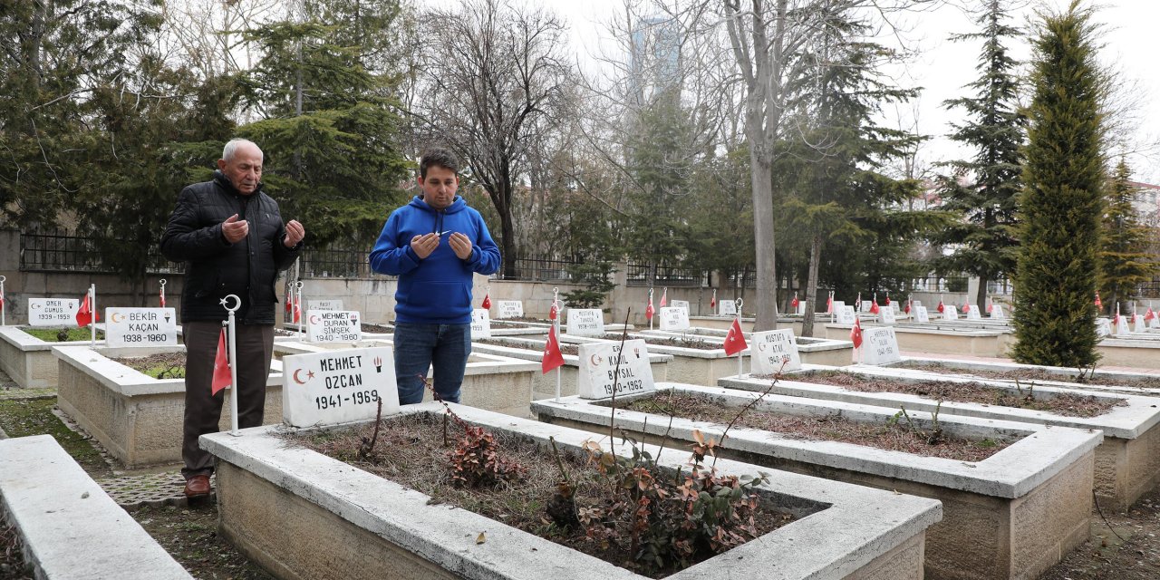 Konya’da kazara şehit olan iki askerin mezarları ailelerine teslim edildi