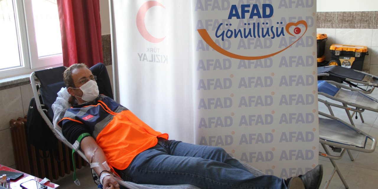 Konya AFAD gönüllüleri şehitlerimizi kan bağışıyla andı