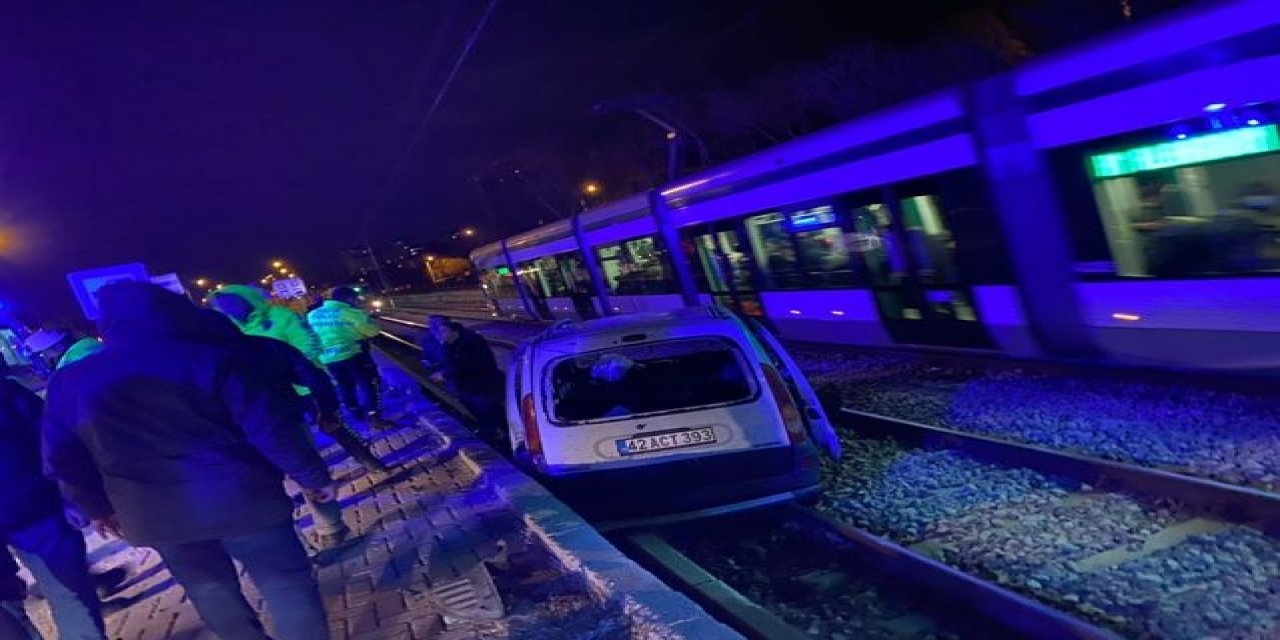 Konya’da tramvay seferlerini aksatan kaza! 2 yaralı var
