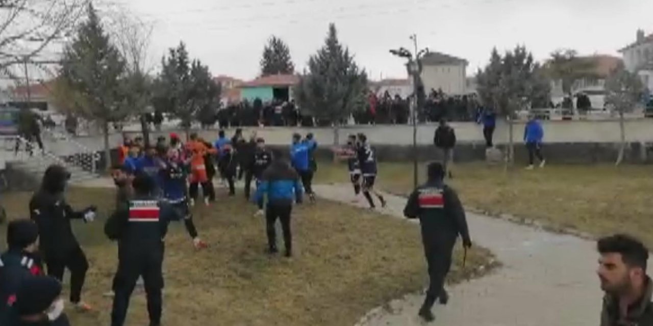 Yer Konya! Kavga çıktı, maç tatil edildi