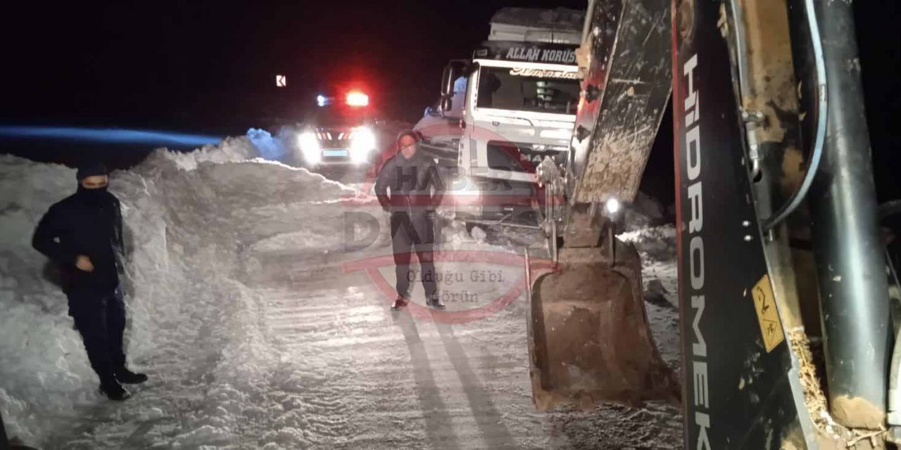 Konya’da karda mahsur kalanların yardımına belediye ekipleri yetişti