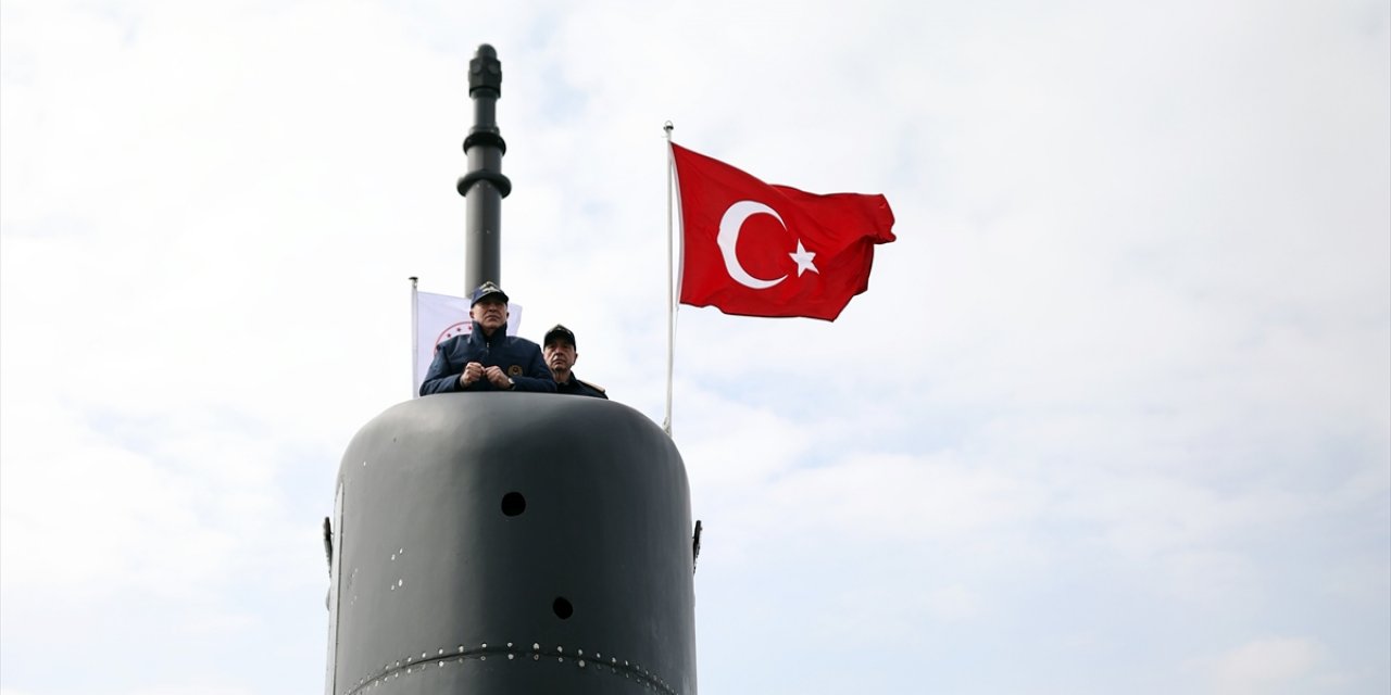 Milli torpido AKYA’nın ilk atışını Bakan Akar yaptı