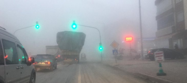 Konya-Ankara kara yoluna sis çöktü