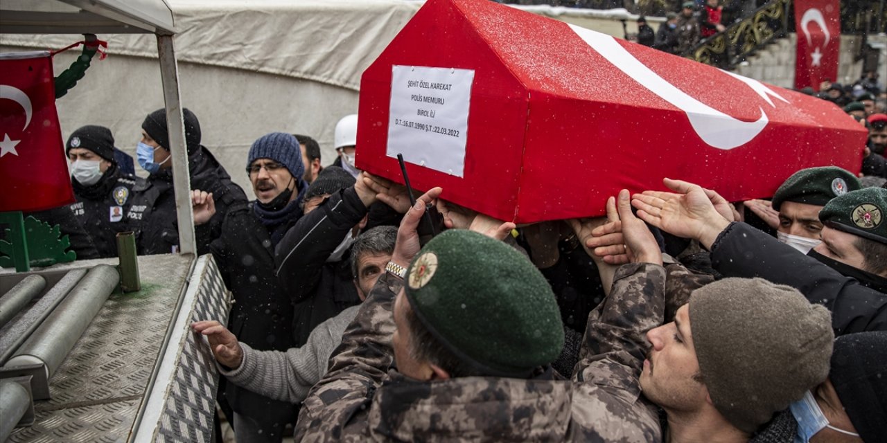 Bingöl’de şehit olan iki polisimiz son yolculuğuna uğurlandı