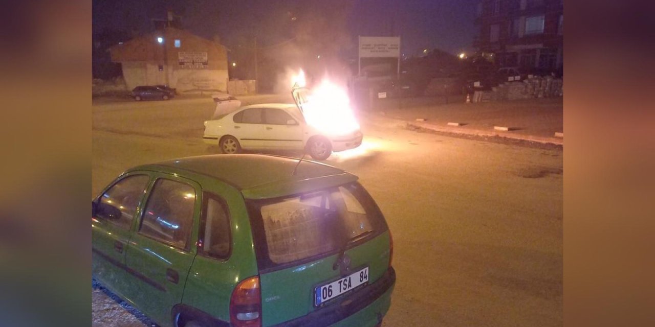 Konya’da seyir halindeki otomobil yandı