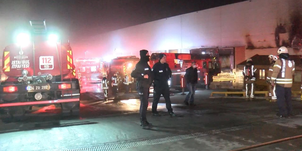 BİM deposunda yangın çıktı
