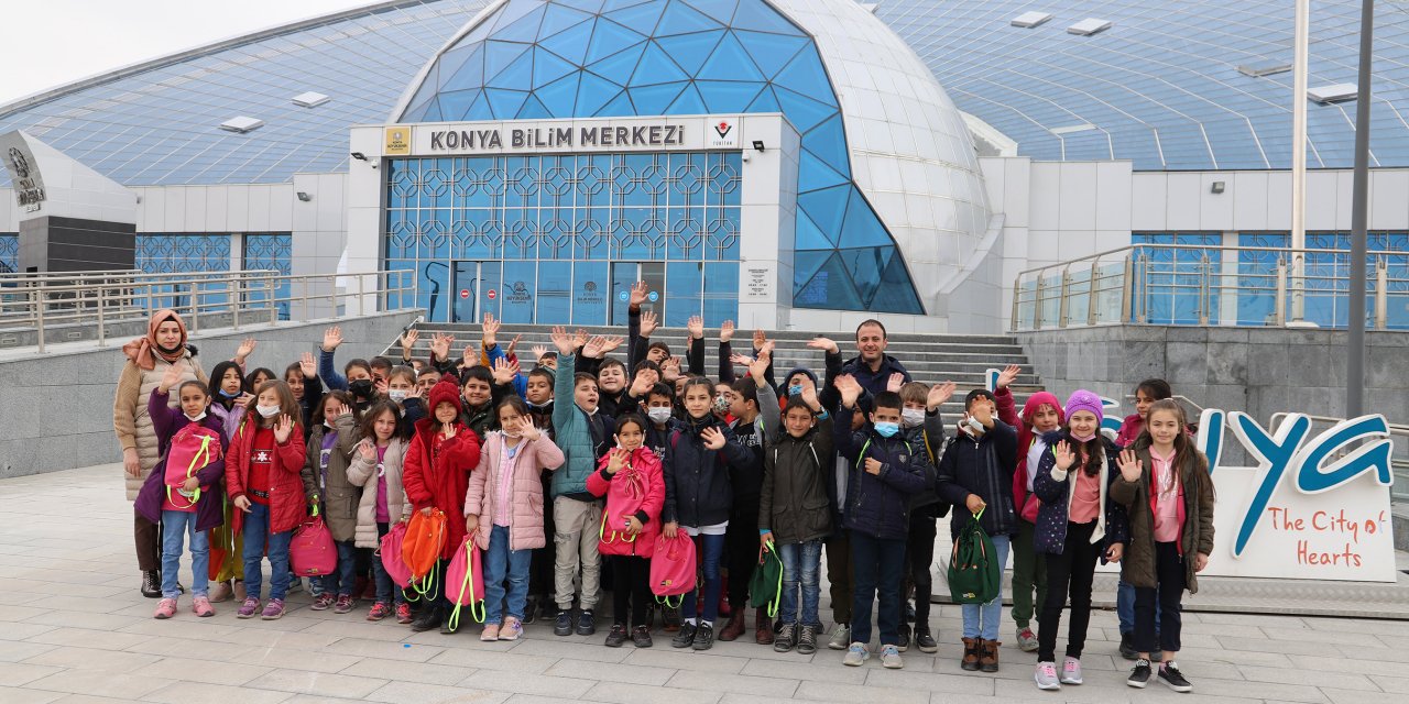 Konya Büyükşehir, 28 ilçedeki öğrencileri tiyatro ve bilimle buluşturuyor