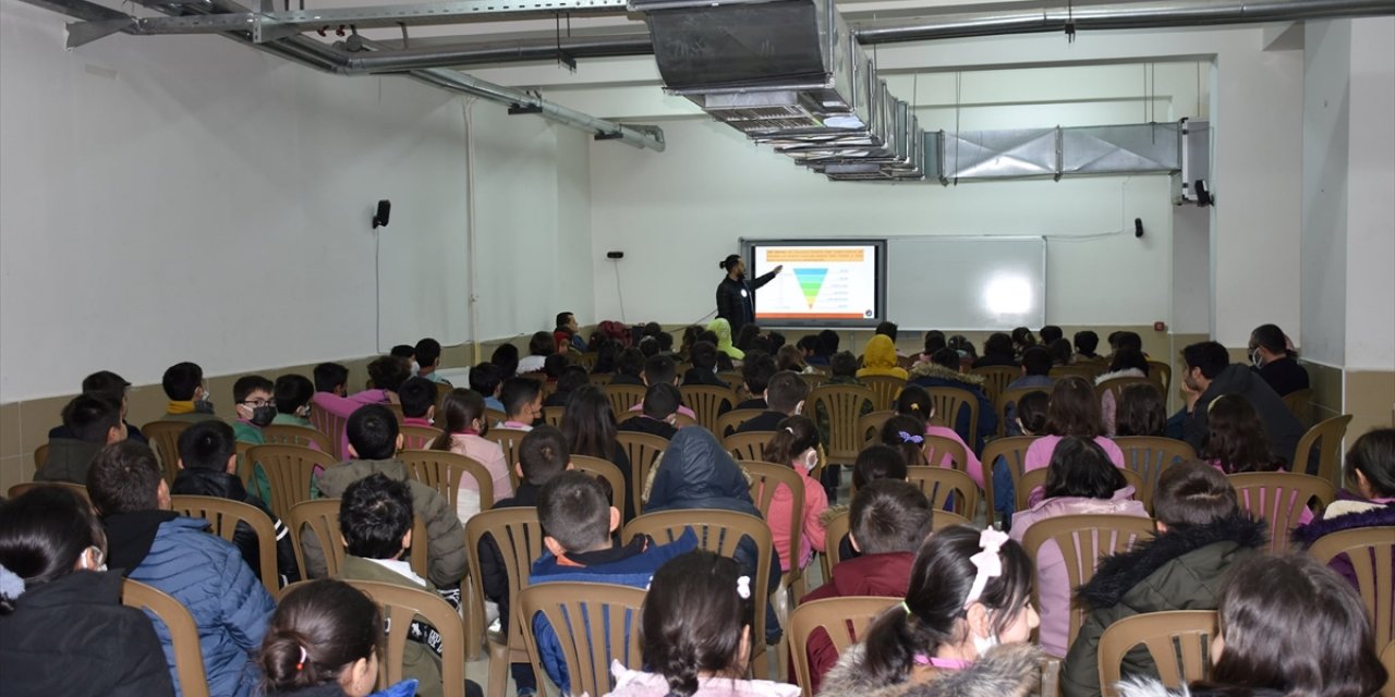 Karapınar Belediyesi’nden öğrencilere “sıfır atık” semineri