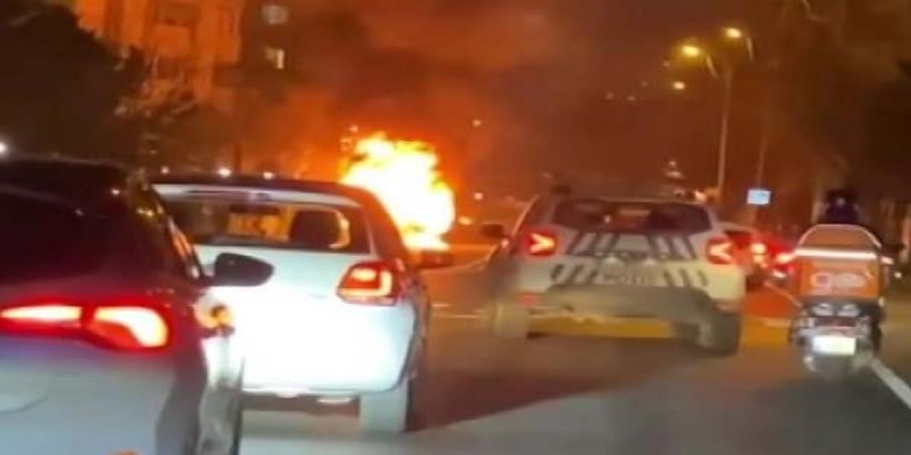 Faciadan dönüldü! İçinde yolcuların da bulunduğu minibüs alev aldı!