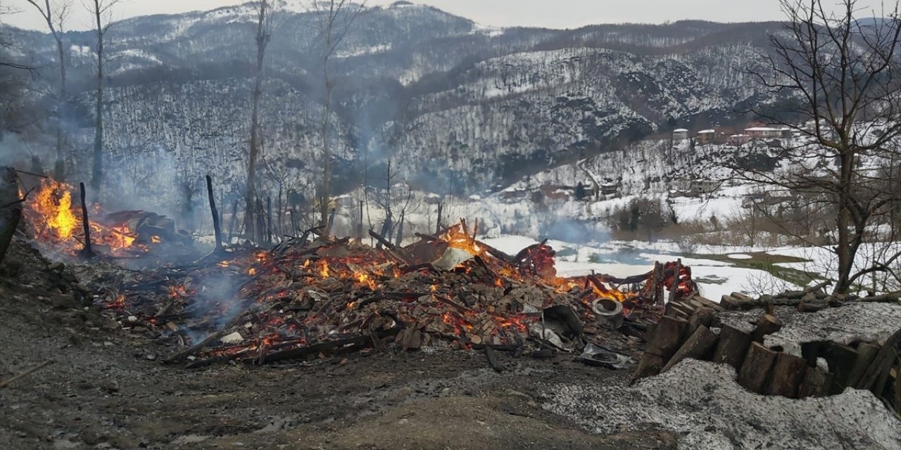 Yangında anne öldü, kızı yaralı kurtarıldı