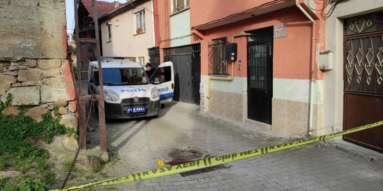 Kocasının sırtından bıçakladığı kadın öldü