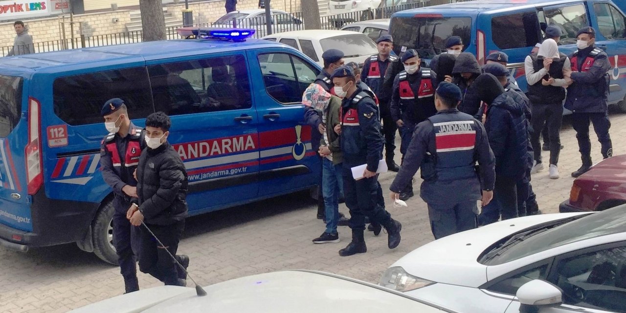 Son Dakika: Konya’da sosyal medya dolandırıcılarına Hayalet-2 operasyonu