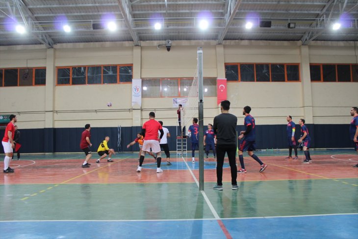 Yunak'ta kaymakamlık voleybol turnuvası