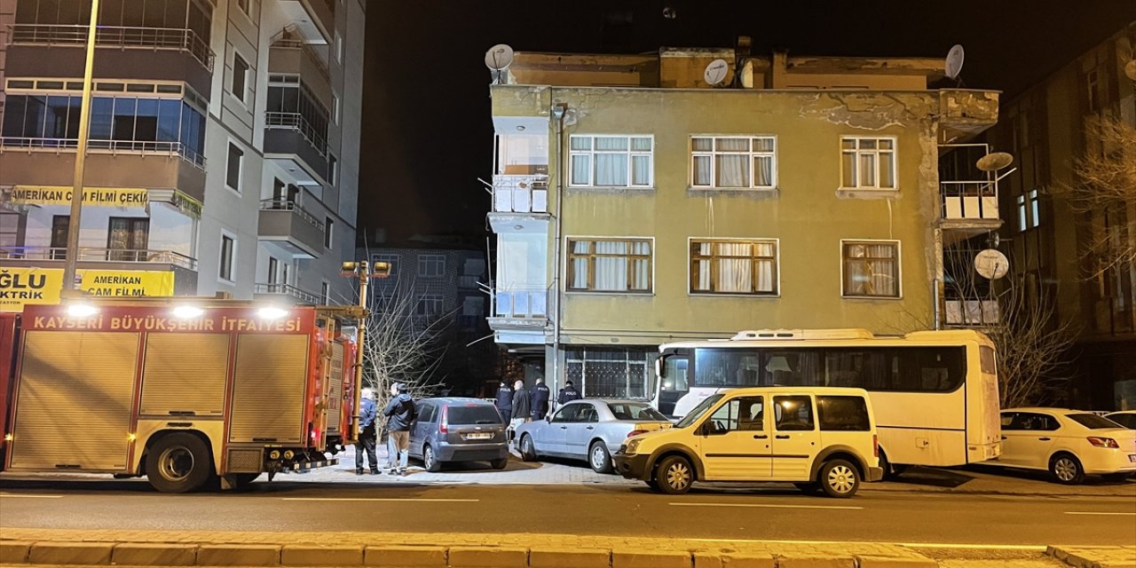 Apartmanda yangın: 1 kişi öldü, 4 kişi hastaneye kaldırıldı