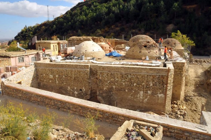 Akşehir'de Yukarı (Gavur) Hamamı'nın restore ediliyor