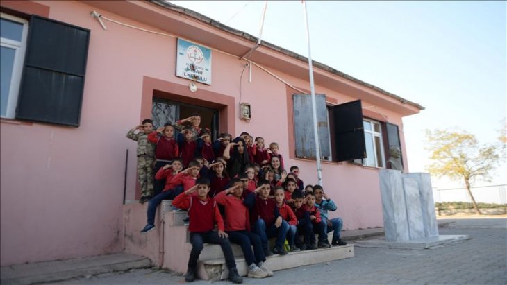 Sınır hattının fedakar öğretmenleri