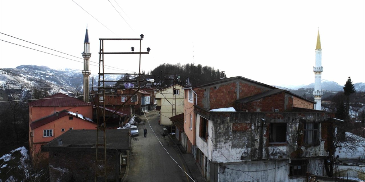 Aynı cadde üzerinde yaşıyor, oruçlarını 1 dakika arayla açıyorlar