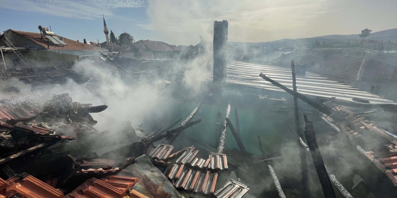 Yangın, karı - kocayı ayırdı