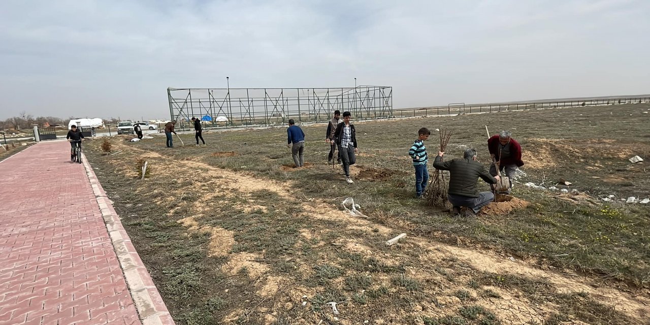Konya’nın bu mahallesinde Ramazan ayı, fidan dikilerek karşılandı