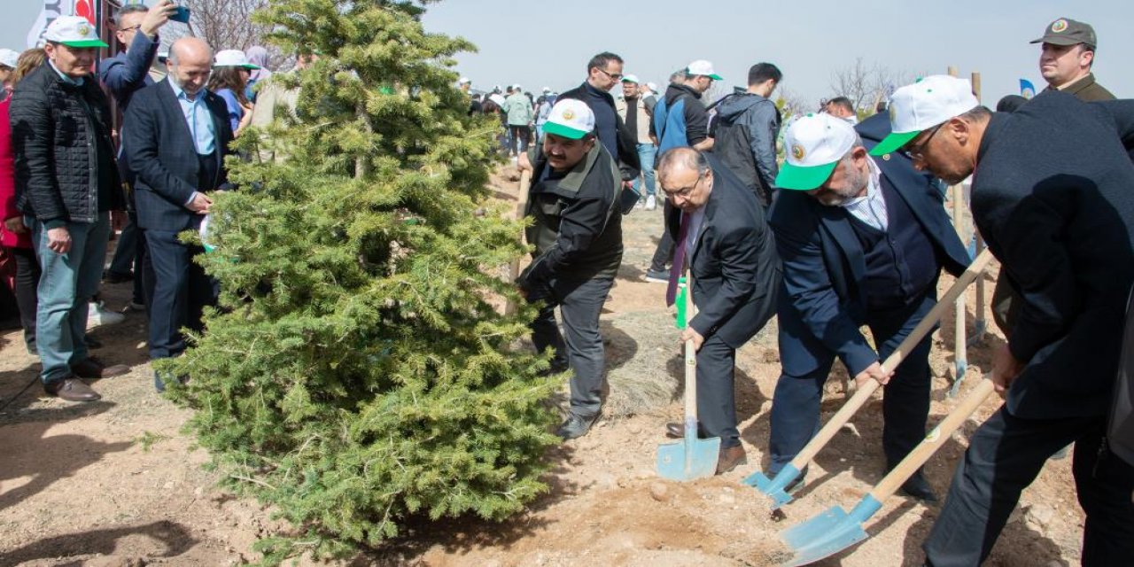 Konya’da bin 500 fidan toprakla buluşturuldu