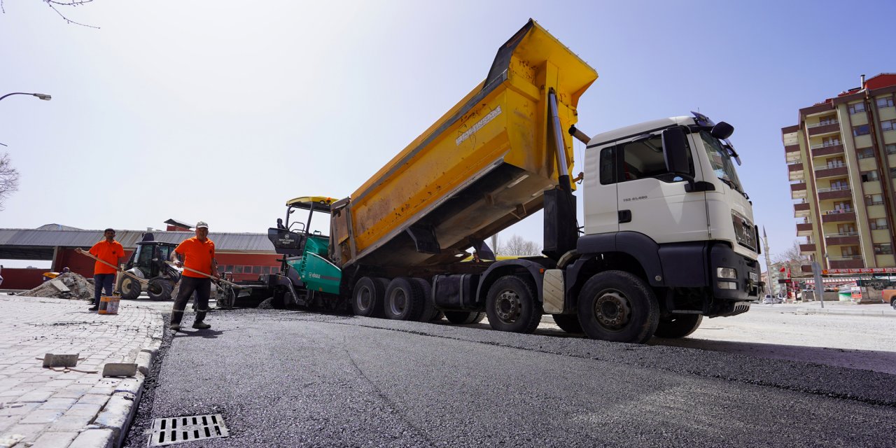 Selçuklu Belediyesi ilk asfalt serimini yaptı