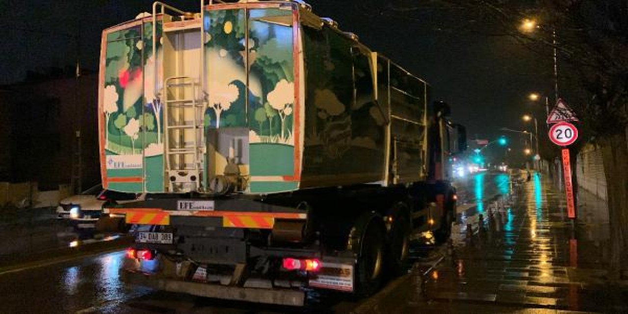 Çöp kamyonuna çarpan motorlu kurye hayatını kaybetti