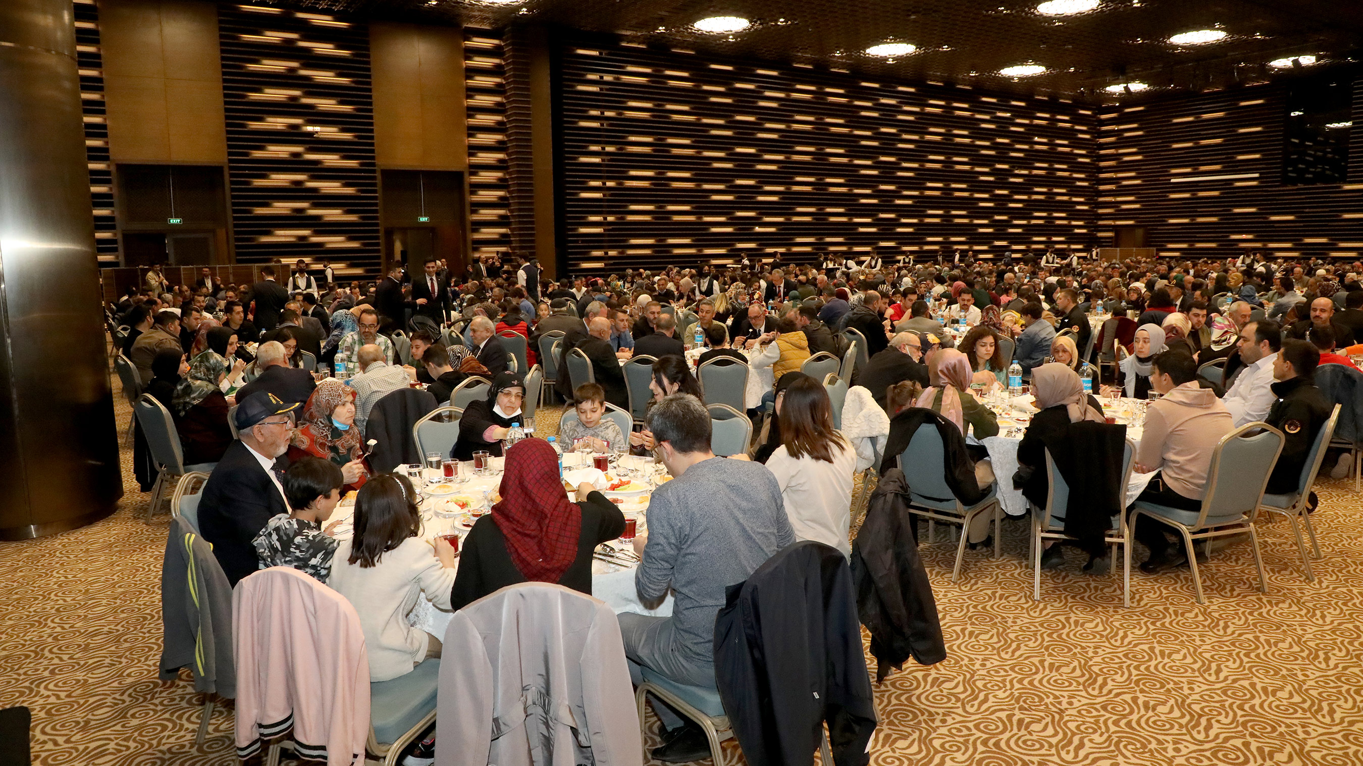 Konya Valisi Özkan: İyi ki sizlerle beraber bu havayı teneffüs ediyoruz