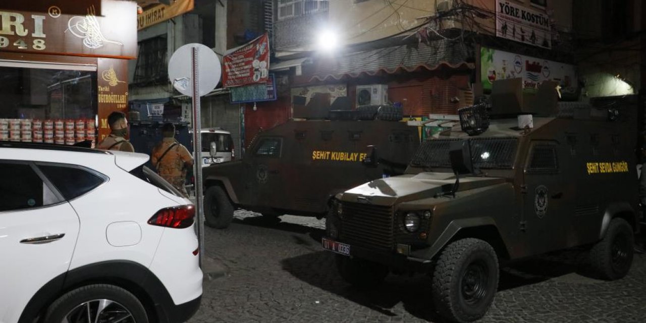 Canlı bomba alarmı! Gece kartalları fark etti, şüpheliyi etkisiz hale getirdi