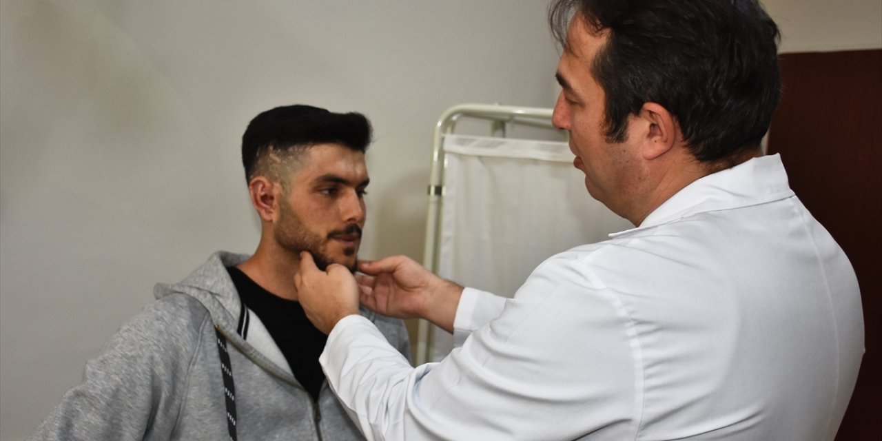 Konya’da 23 yaşındaki gence kıkırdakla kulak kepçesi yapıldı