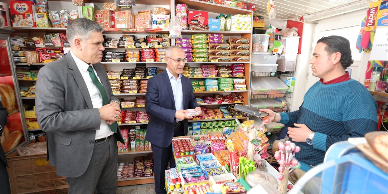 Bir hayırsever ilçedeki 1 milyon liralık tüm veresiye defterlerini satın aldı