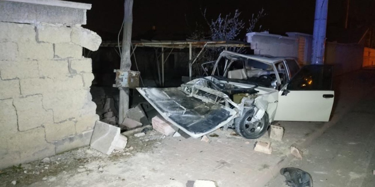 Konya’da aşırı hızla gelen kaza! Bahçe duvarını yıktı