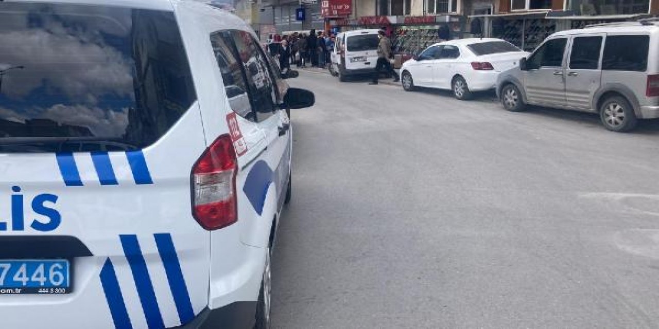 Konya’da diş hekimi ile hasta kavga etti, araya giren kişi göğsünden bıçaklandı