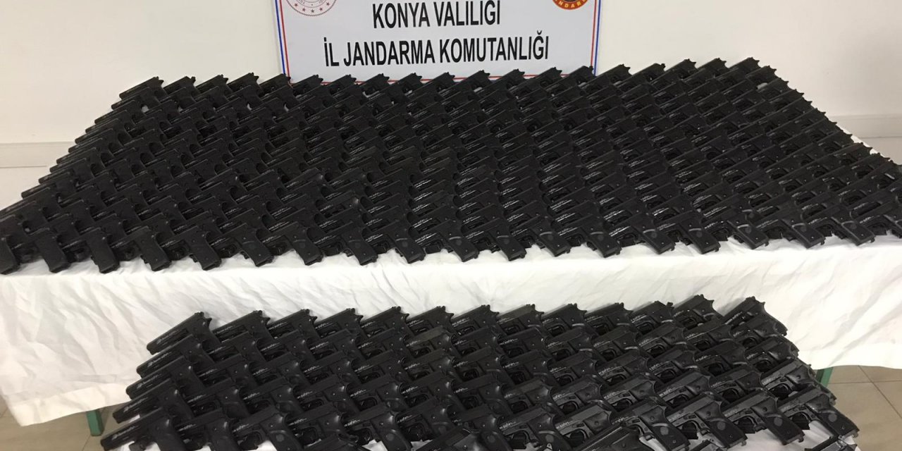 Konya’da jandarma ekiplerinden kaçak silah operasyonu