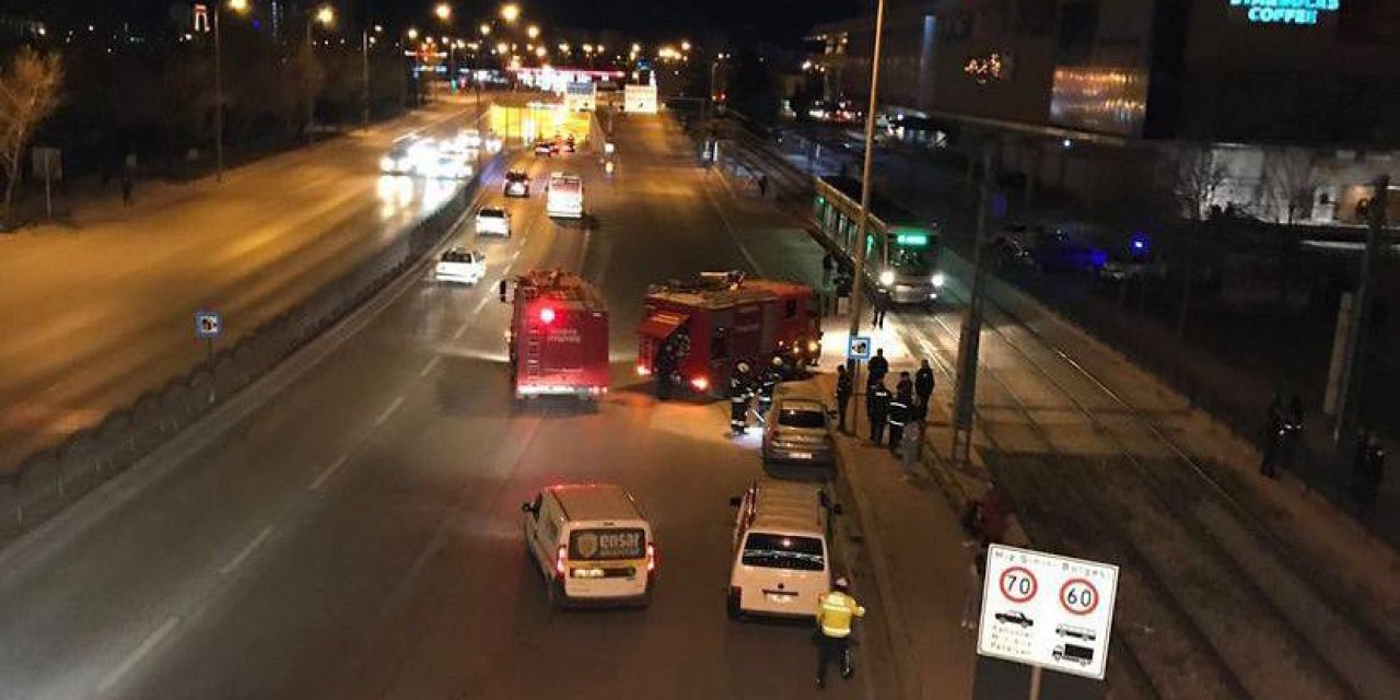 Konya’da seyir halindeki otomobil yandı