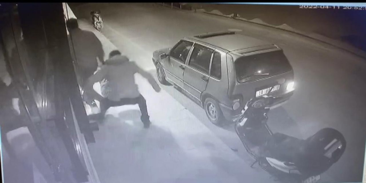 Teklifi reddedilince sinirlendi, kuryeyi bıçakladı