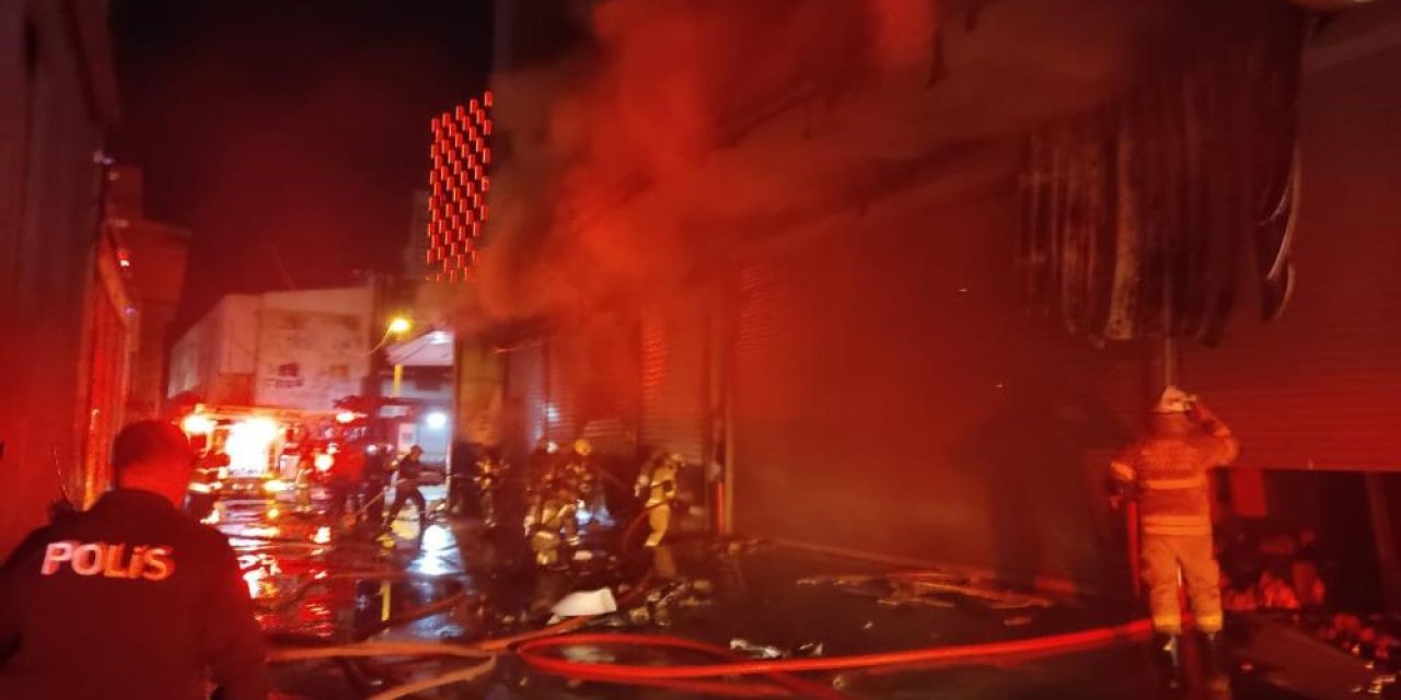 Gıda çarşısında yangın paniği, 3 iş yerinde maddi hasar var