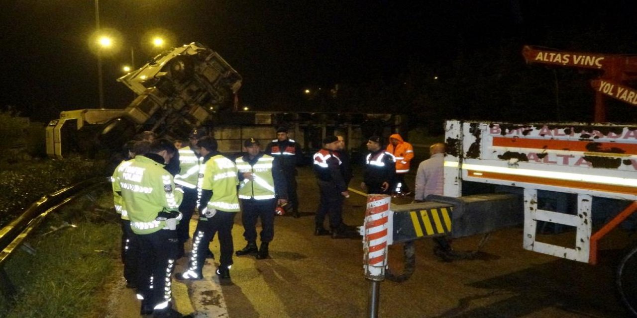 Yağmur kazaları da beraberinde getirdi: 3’ü polis 5 yaralı