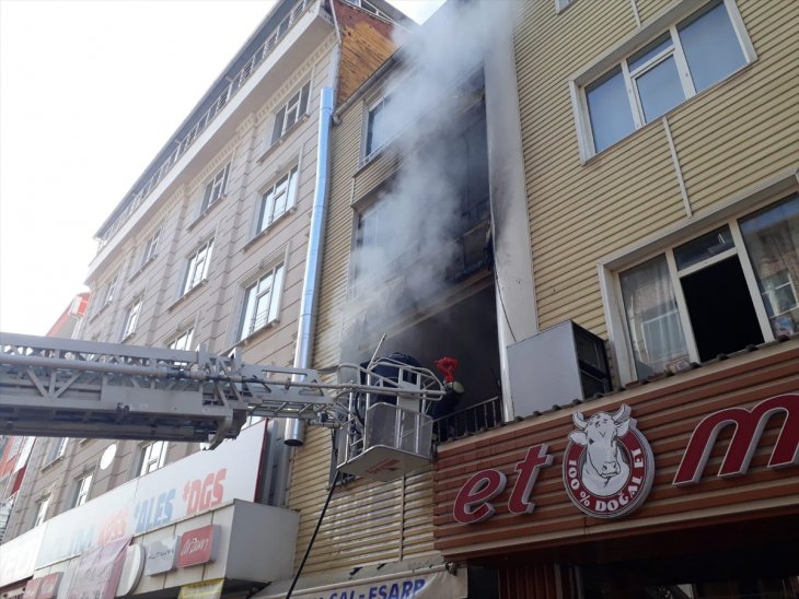 Gaz yağı dökülen soba patladı