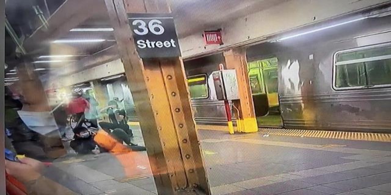 New York metrosunda silahlı saldırı! Yaralılar var
