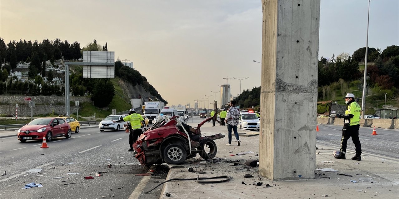 Feci kaza! İkiye bölünen otomobildeki çevik kuvvet polisi ağır yaralandı