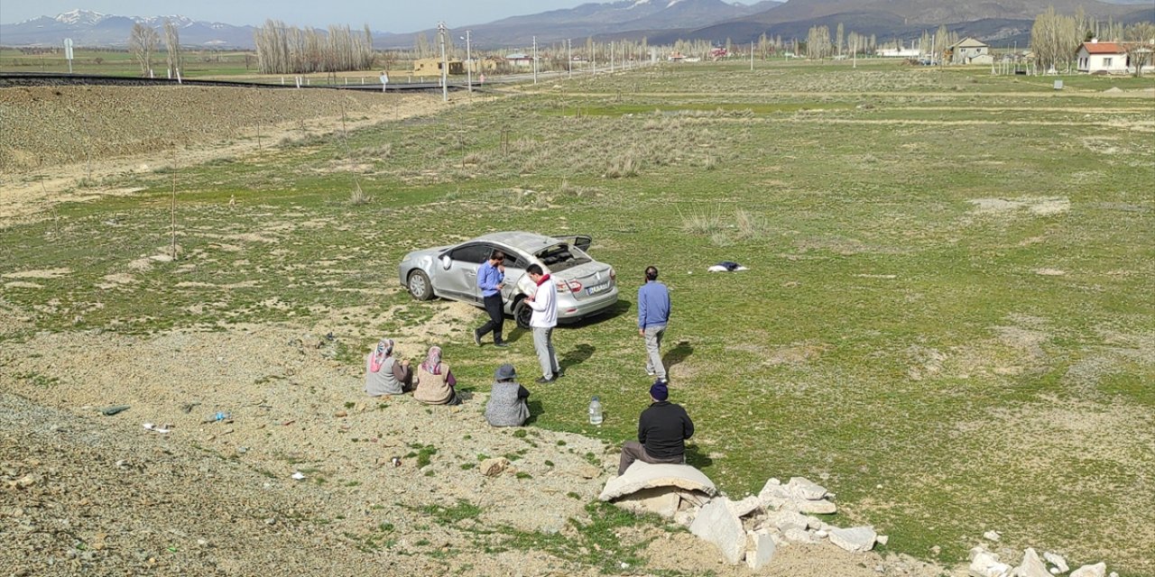 Konya'da iki otomobil çarpıştı! 5 kişi yaralandı