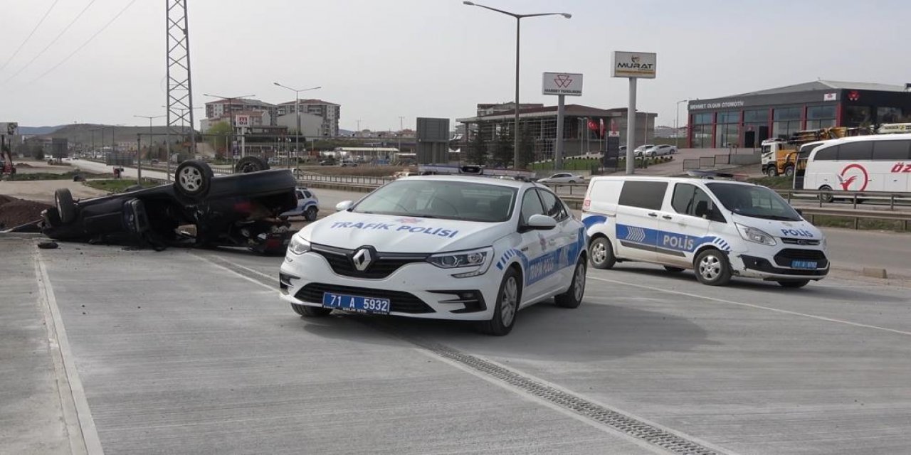 Otomobil takla attı, 40 metre sürüklendi: 4 genç ölümden döndü