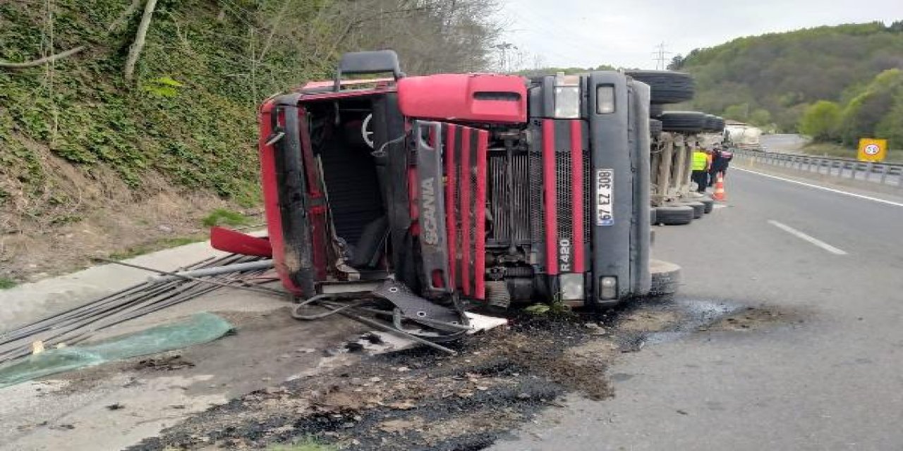 Devrilen TIR’ın sürücüsü öldü